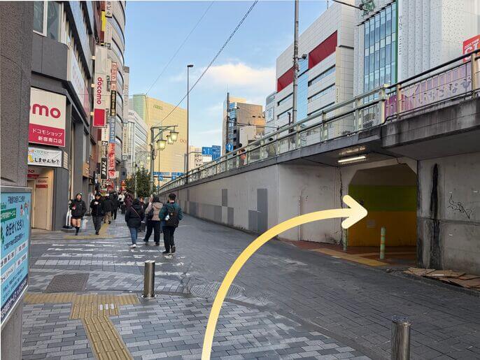 新宿4丁目アクセス3