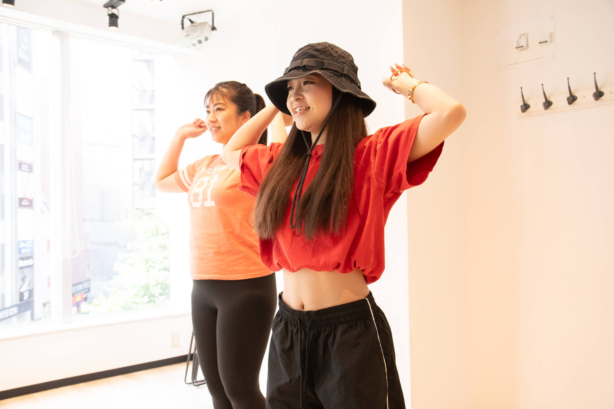 Kpopガールズグループの振り付けに挑戦するためのGirls Hiphop基礎