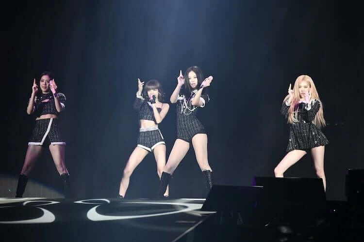 歌って踊れるKpopアーティストを目指す