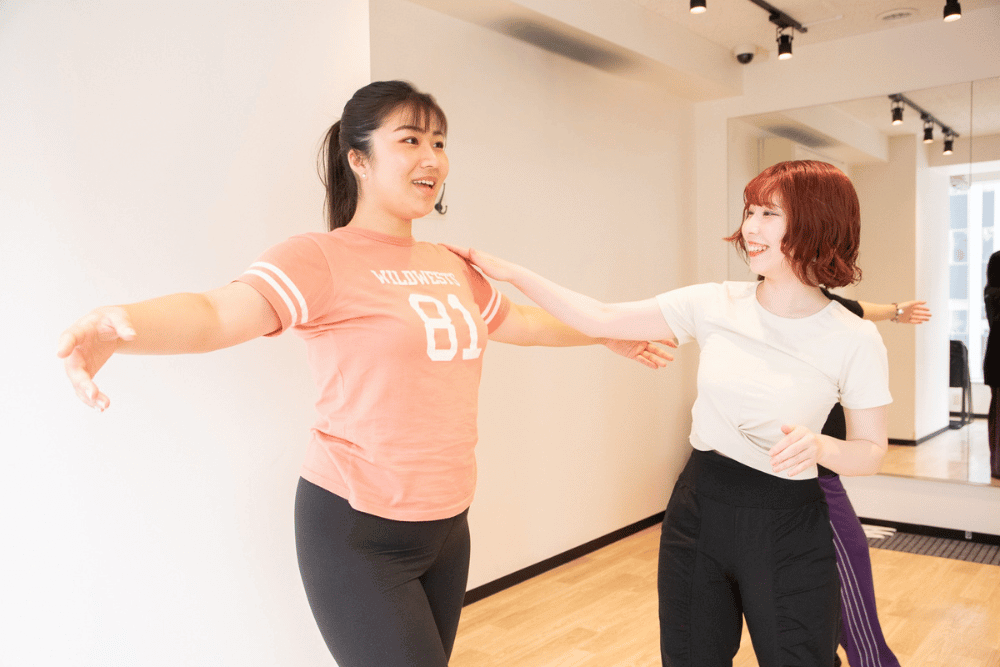 手振りやアームスコントロールを強化できるVogueダンスのレッスン