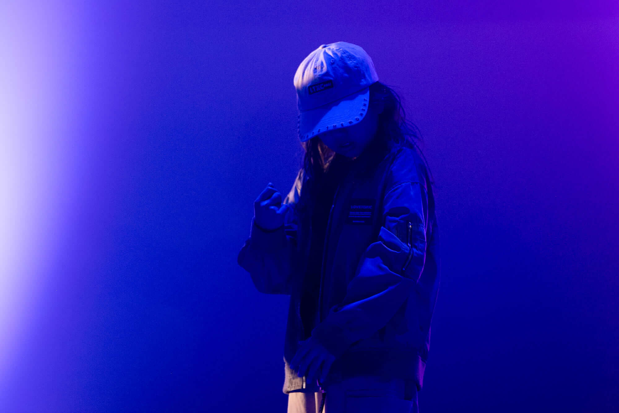 観客を驚かせるアニメーションのロボットダンス・パフォーマンス