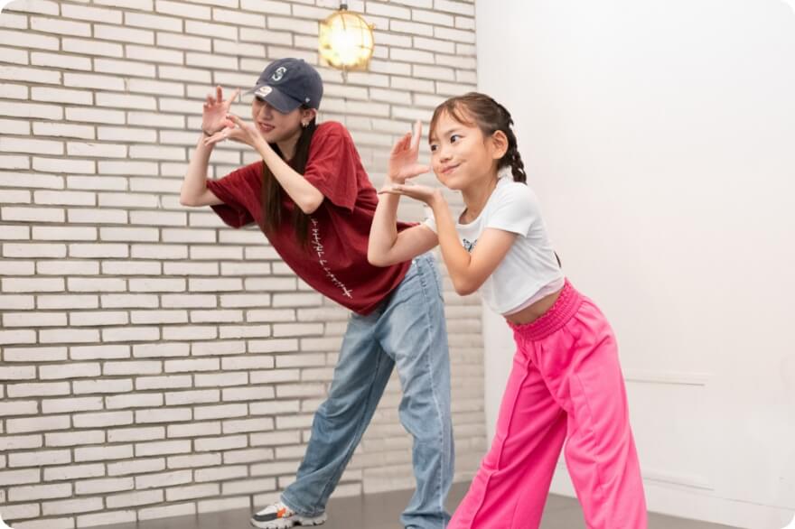 アイドル曲に合わせて踊るレッスン