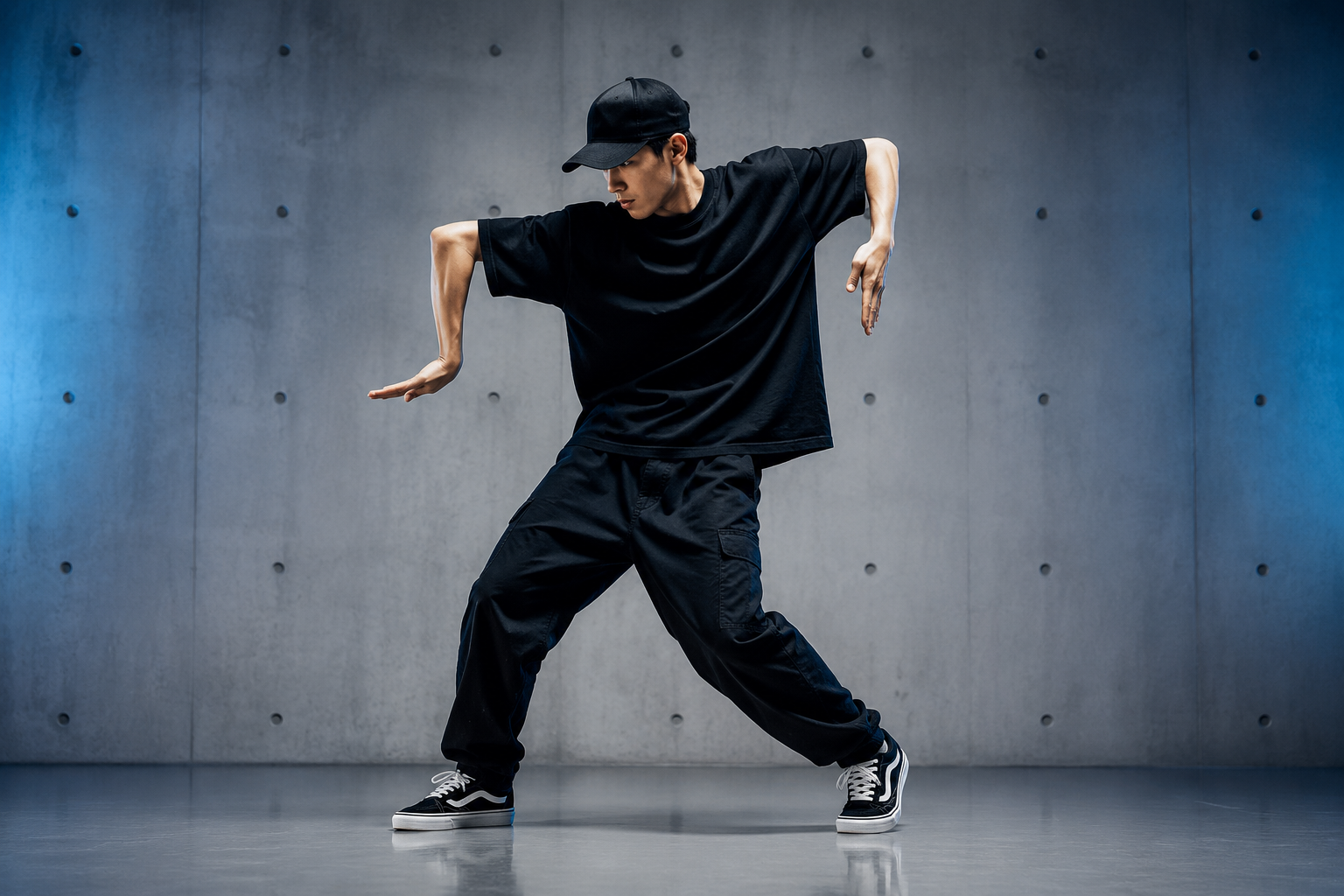 ポップダンスでアイソレーションを行う男性